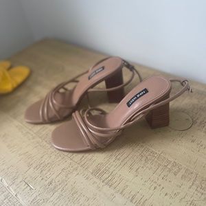 Never Worn Size 6.5 Nine West Open Toe Sandal